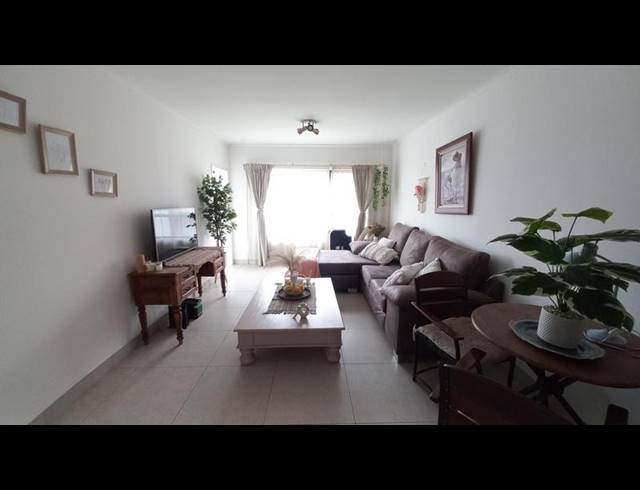 2 BEDROOM APARTMENT FOR SALE IN GLEN MARAIS